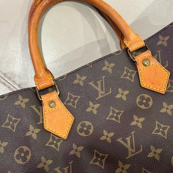 Huge Price Drop ⬇️ Louis Vuitton Monogram Sac Plat - Picture 2 of 16